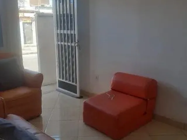 Imagem: A casa possui 1 Dormitório, 1 Banheiro, 100m² de Área e