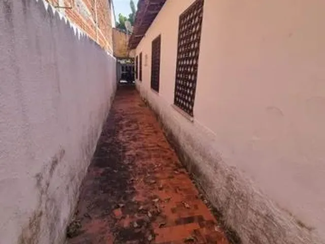 Imagem 2: Casa Plana com Excelente Localização, Próx. do Hemoce, Av. José Bastos e Shopping