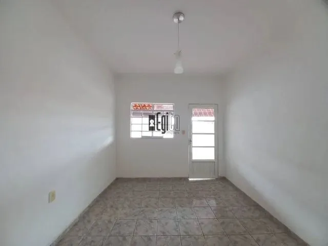 Imagem 1: Casa Linear e Totalmente Individual À Venda com Quintal Enorme e Varanda Gourmet !!