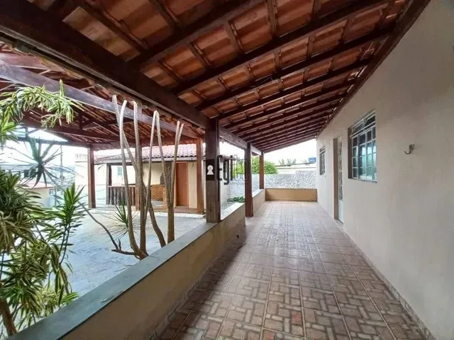 Imagem 2: Casa Linear e Totalmente Individual À Venda com Quintal Enorme e Varanda Gourmet !!