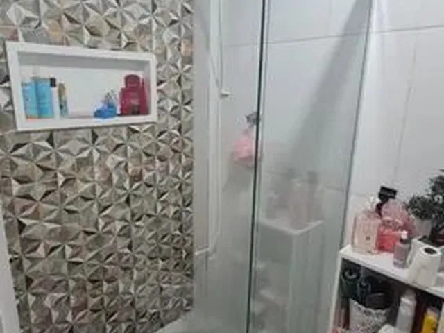 Imagem: O apartamento possui 2 Dormitórios, 1 Banheiro, 1 Vaga na