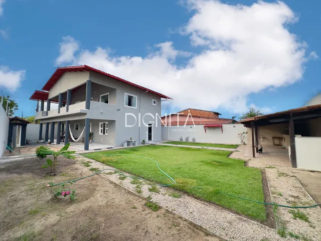 Imagem: A casa possui 3 Dormitórios, 3 Suítes, 2 Banheiros, 2