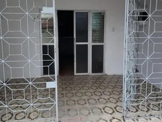 Imagem: A casa possui 3 Dormitórios, 2 Banheiros e está