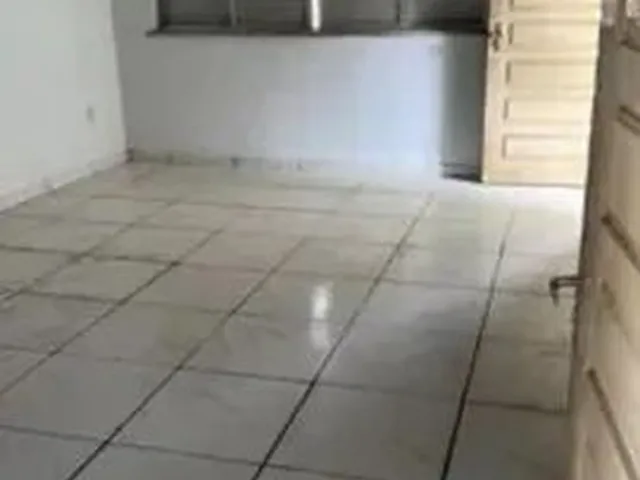 Imagem 3: Alugo Ampla Casa com 5 Quartos, Quintal, Próx. À Vários Pontos Turísticos
