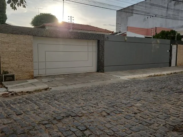 Imagem: Casa À Venda no Bairro Country Club