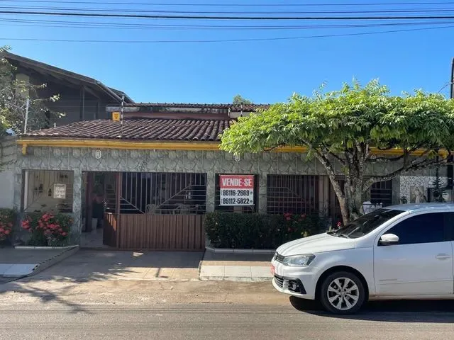 Imagem: A casa possui 3 Dormitórios, 1 Suíte, 2 Banheiros, 3
