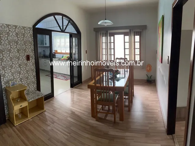 Imagem 2: Casa à Venda em Guanabara, Joinville - 1 Suíte, 2 Dormitórios, Piscina, Edícula com