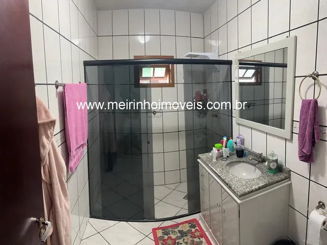 Imagem 1: Casa à Venda em Guanabara, Joinville - 1 Suíte, 2 Dormitórios, Piscina, Edícula com
