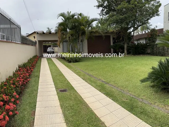 Imagem 3: Casa mobiliada para venda em Joinville - 3 dormitórios, garagem e amplo jardim