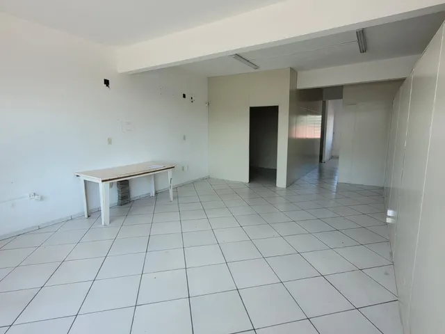 Imagem 12: Sala Comercial Espaçosa em Joinville por R$ 2.300,00 - Meirinho Imóveis