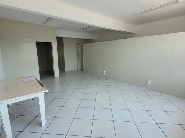 Imagem 7: Sala Comercial Espaçosa em Joinville por R$ 2.300,00 - Meirinho Imóveis
