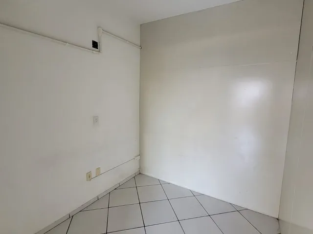 Imagem 1: Sala Comercial Espaçosa em Joinville por R$ 2.300,00 - Meirinho Imóveis