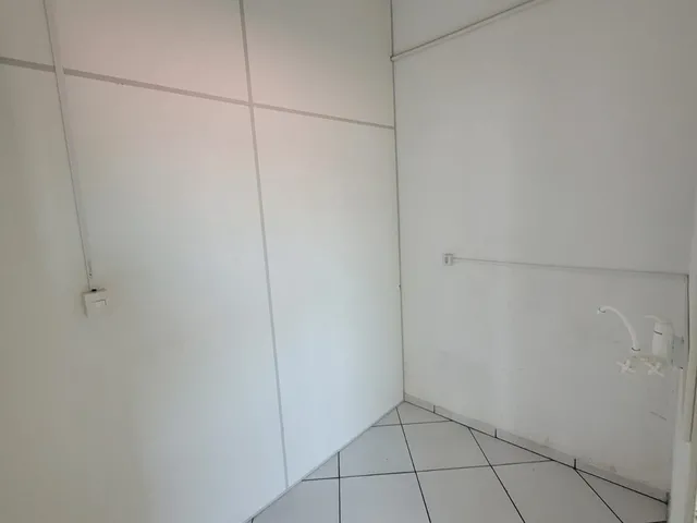 Imagem 2: Sala Comercial Espaçosa em Joinville por R$ 2.300,00 - Meirinho Imóveis