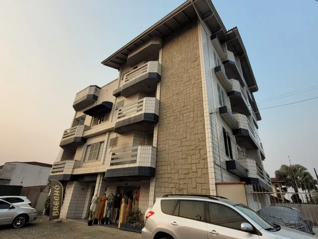 Imagem: O apartamento possui 3 Dormitórios, 1 Suíte, 1 Banheiro,