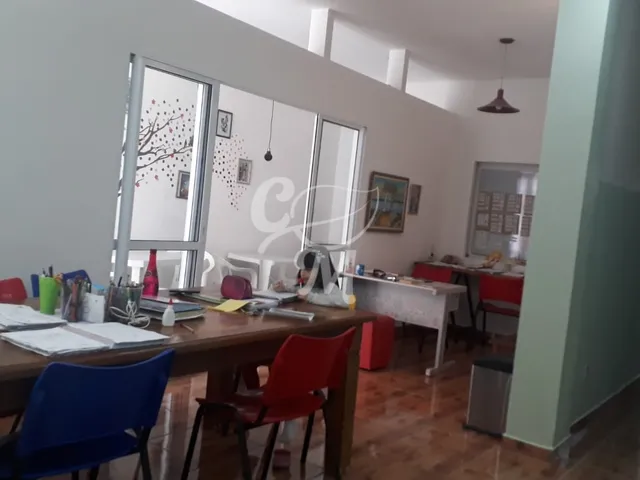 Imagem: A loja possui 3 Dormitórios, 4 Banheiros, 209m² de Área
