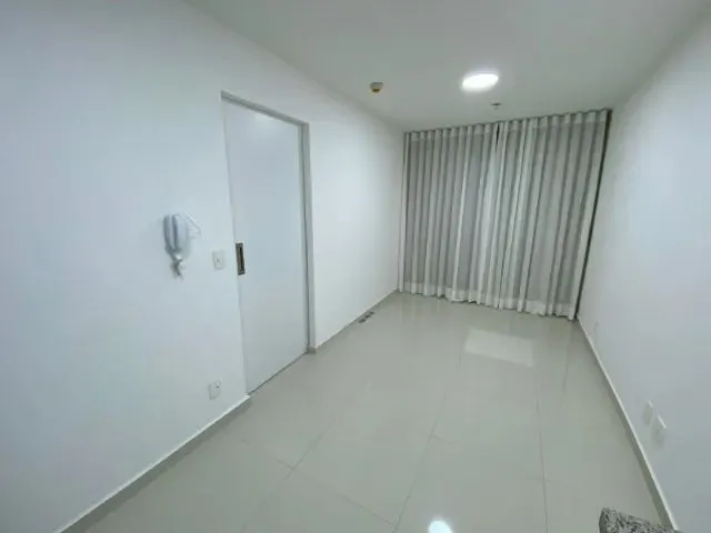 Imagem: O apartamento possui 1 Dormitório, 1 Banheiro, 1 Vaga na
