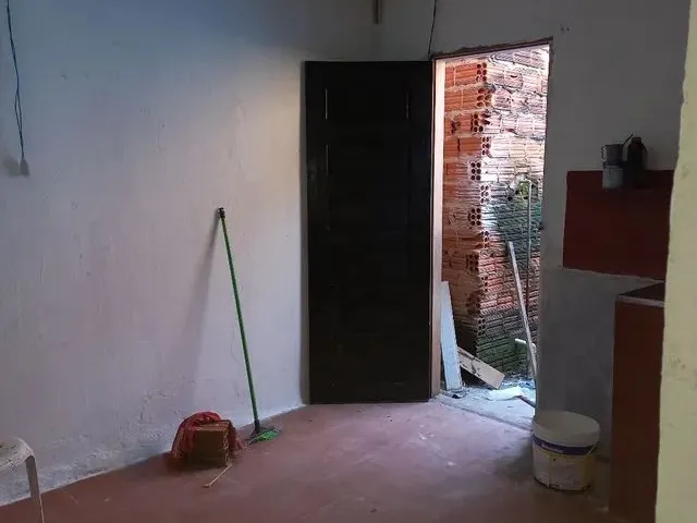 Imagem: A casa possui 1 Dormitório, 1 Banheiro e está localizado