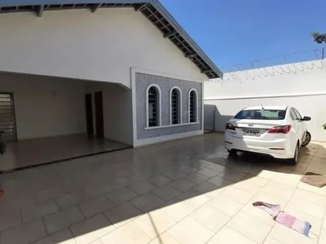 Imagem: A casa possui 3 Dormitórios, 1 Suíte, 3 Banheiros, 4