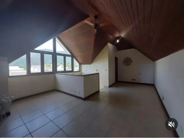 Imagem: A casa em condomínio possui 4 Dormitórios, 3 Suítes, 5