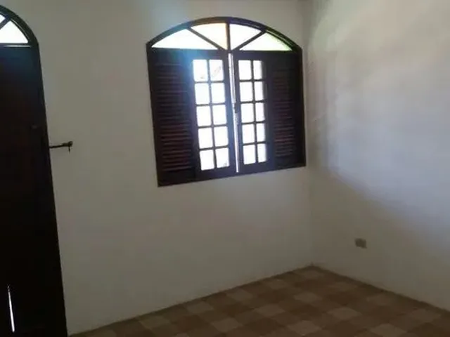 Imagem 3: Casa para Venda Possui 128 Metros Quadrados com 3 Quartos em Castelo Branco - Salvador - B