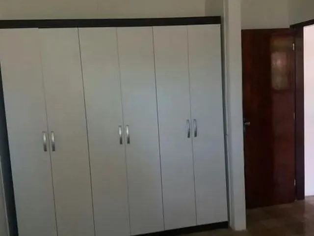 Imagem 5: Casa para Venda Possui 128 Metros Quadrados com 3 Quartos em Castelo Branco - Salvador - B