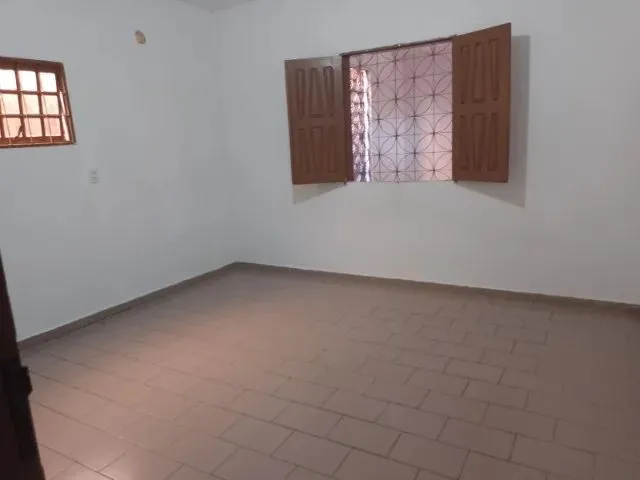 Imagem 2: Alugo Casa no Parque Piauí 4 Quartos 2 Banheiros
