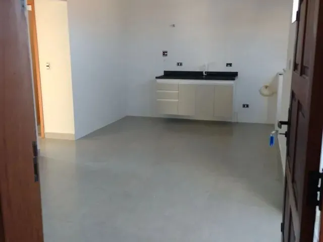 Imagem: O apartamento possui 2 Dormitórios, 1 Banheiro, 1 Vaga na
