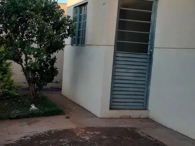 Imagem: Alugo Casa em Condomínio- Leia o Anúncio
