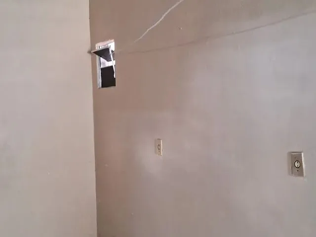 Imagem: Alugo Quarto de Fundo