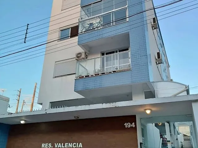 Imagem: O apartamento possui 2 Dormitórios, 1 Banheiro, 1 Vaga na