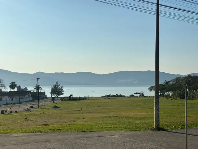 Imagem 7: Excelentes Terrenos na Enseada de Brito Pertinho do Mar em Palhoça/SC! DESCONTO DE 20