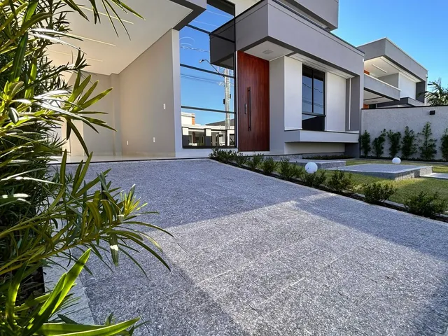 Imagem: Casa Alto Padrão - Com Piscina e Acabamento