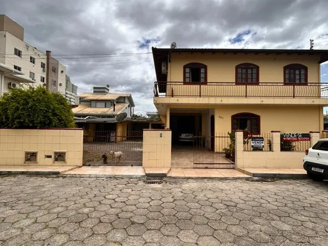 Imagem 5: Casa com Dois Pavimentos no Centro de Palhoça - Terreno Amplo
