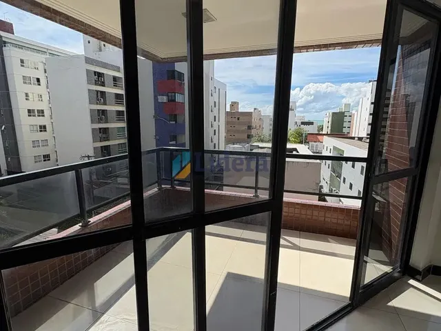 Imagem 9: Apto espaçoso e ventilado - 4 quartos - 4 suites - 2 vagas de garagem - em Intermares
