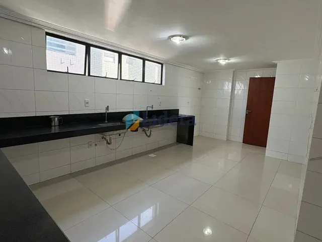 Imagem 10: Apto espaçoso e ventilado - 4 quartos - 4 suites - 2 vagas de garagem - em Intermares