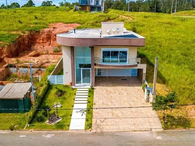 Imagem: A casa possui 4 Dormitórios, 4 Suítes, 5 Banheiros, 4