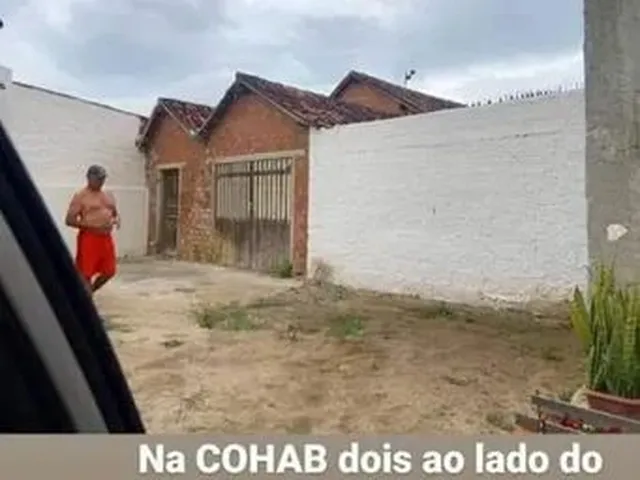 Imagem: A casa possui 2 Dormitórios, 2 Banheiros e está