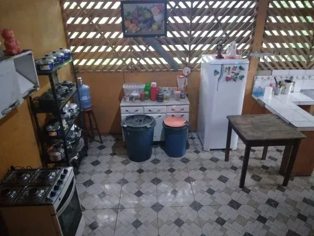 Imagem: A casa possui 3 Dormitórios, 2 Banheiros, 1 Vaga na
