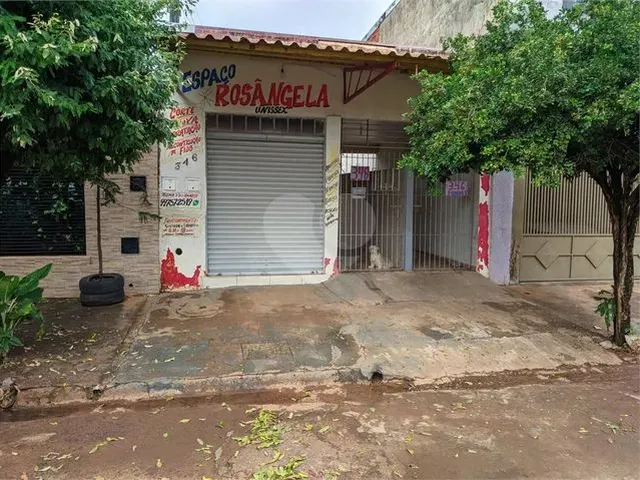Imagem: Casa com 2 Kitnet e 1 Salão Comercial!