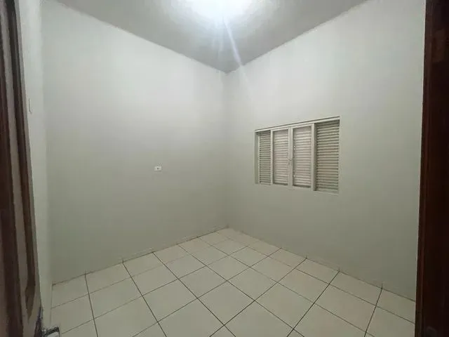Imagem 5: Casa Térrea de Esquina, Residencial Ou Comercial, com 4 Salas Amplas, Pé Direit