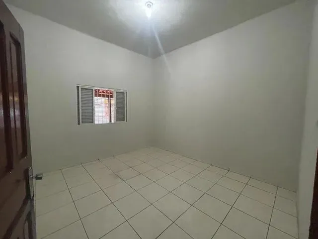 Imagem 11: Casa Térrea de Esquina, Residencial Ou Comercial, com 4 Salas Amplas, Pé Direit