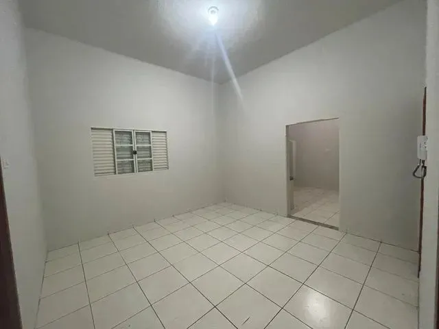 Imagem 6: Casa Térrea de Esquina, Residencial Ou Comercial, com 4 Salas Amplas, Pé Direit