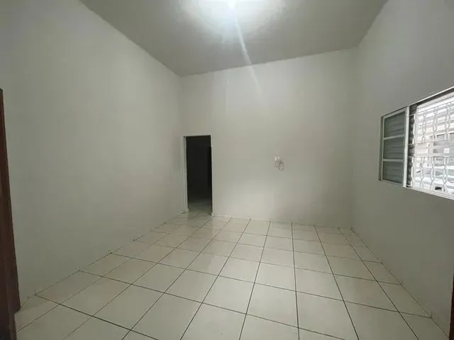 Imagem 8: Casa Térrea de Esquina, Residencial Ou Comercial, com 4 Salas Amplas, Pé Direit