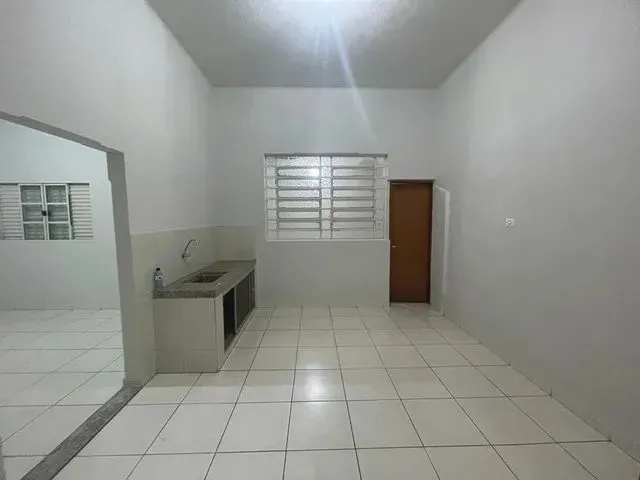 Imagem 12: Casa Térrea de Esquina, Residencial Ou Comercial, com 4 Salas Amplas, Pé Direit