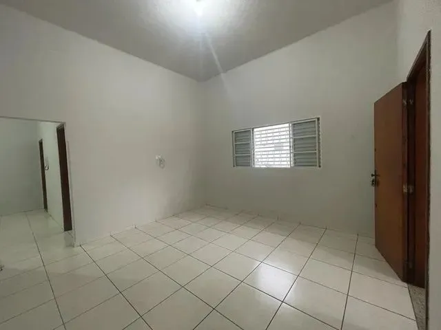 Imagem 3: Casa Térrea de Esquina, Residencial Ou Comercial, com 4 Salas Amplas, Pé Direit