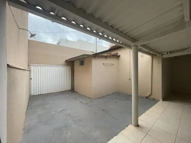 Imagem 7: Casa Térrea de Esquina, Residencial Ou Comercial, com 4 Salas Amplas, Pé Direit