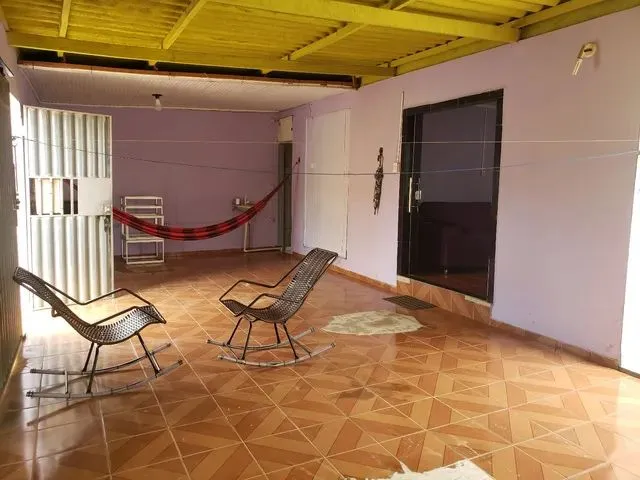 Imagem: A casa possui 3 Dormitórios, 3 Banheiros, 3 Vagas na