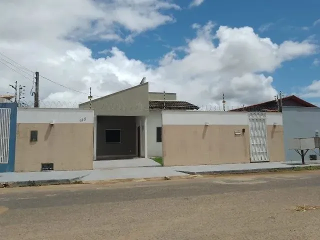 Imagem: Casa com Área Gourmet e Piscina, Cidade