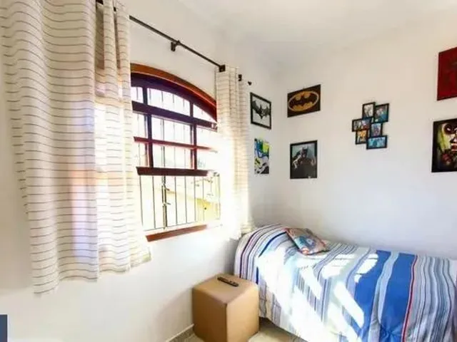 Imagem: A casa possui 3 Dormitórios, 2 Banheiros, 170m² de Área