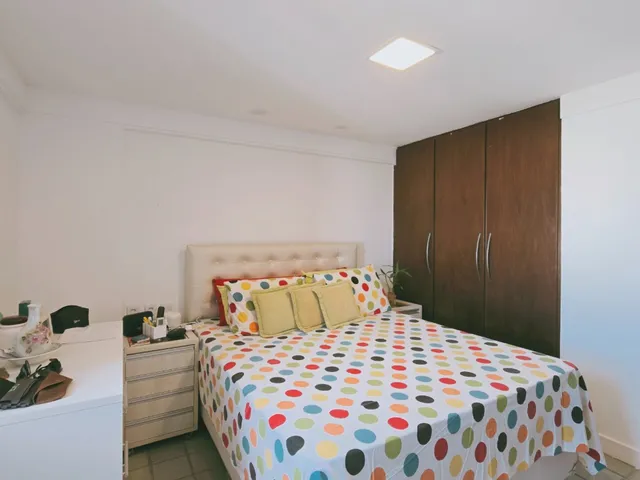 Imagem 12: Apartamento a VENDA, 2/4 + dependência reversível 3/4, VARANDA com vista livre MAR